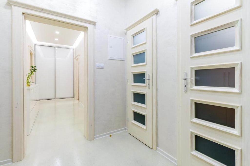 Stylish Apartment 5 Minutes Walk From City Center Praga Exterior foto