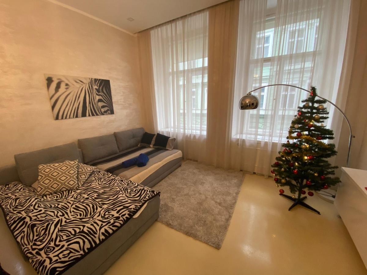 Stylish Apartment 5 Minutes Walk From City Center Praga Exterior foto